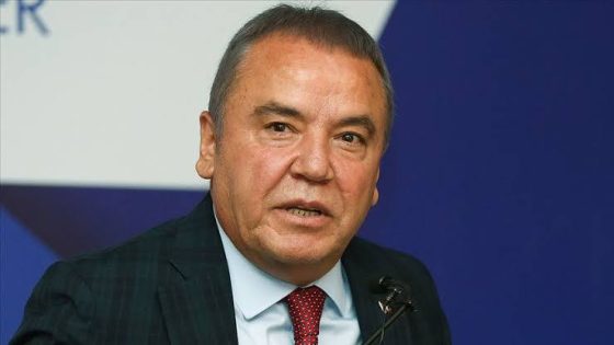 القضاء التركي يأمر بسجن رئيس بلدية أنطاليا الكبرى بتهمة تلقي رشاوى